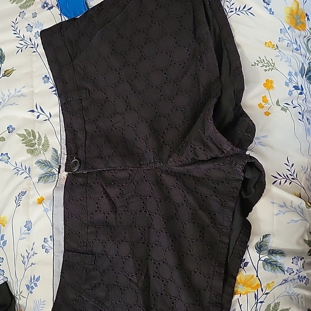 Black knit shorta